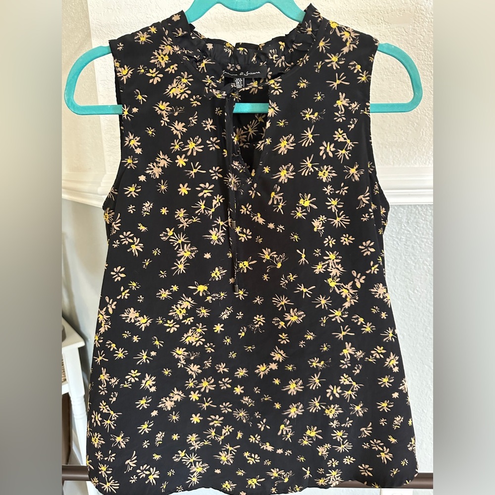 Sleeveless blouse